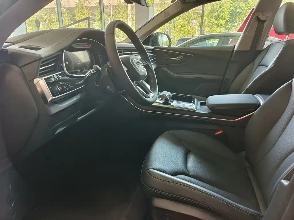 Audi Q8 2024 model 55 TFSI luxury dynamic type