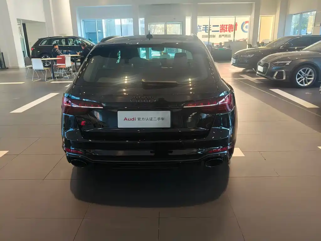 Audi RS 4 2022 RS4 Avant Dark Gold Edition