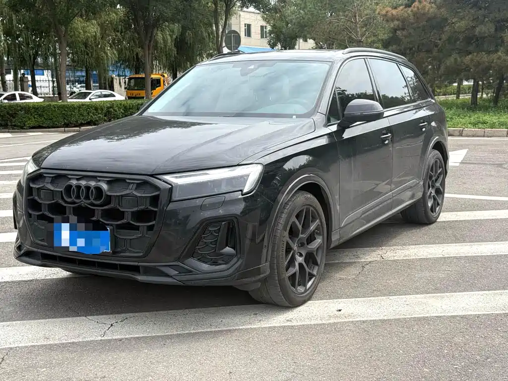 Audi Q7 2024 model 45 TFSI quattro S line Black Samurai type