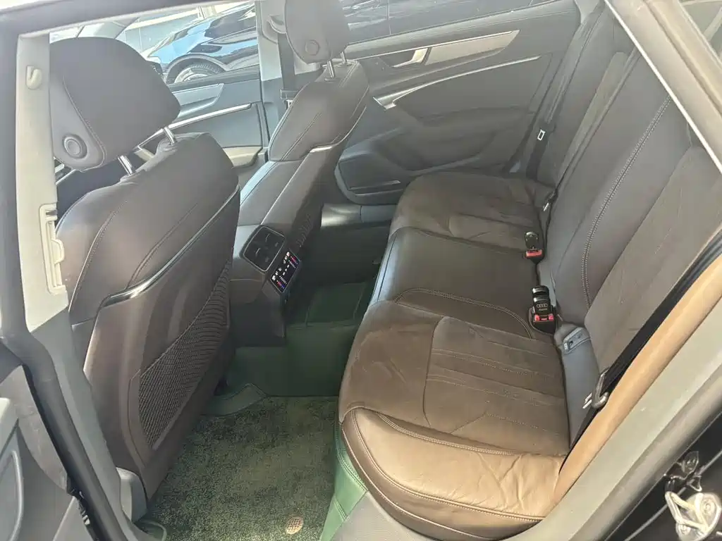 Audi A7L 2022 model 45 TFSI S-line dream-building crystal set