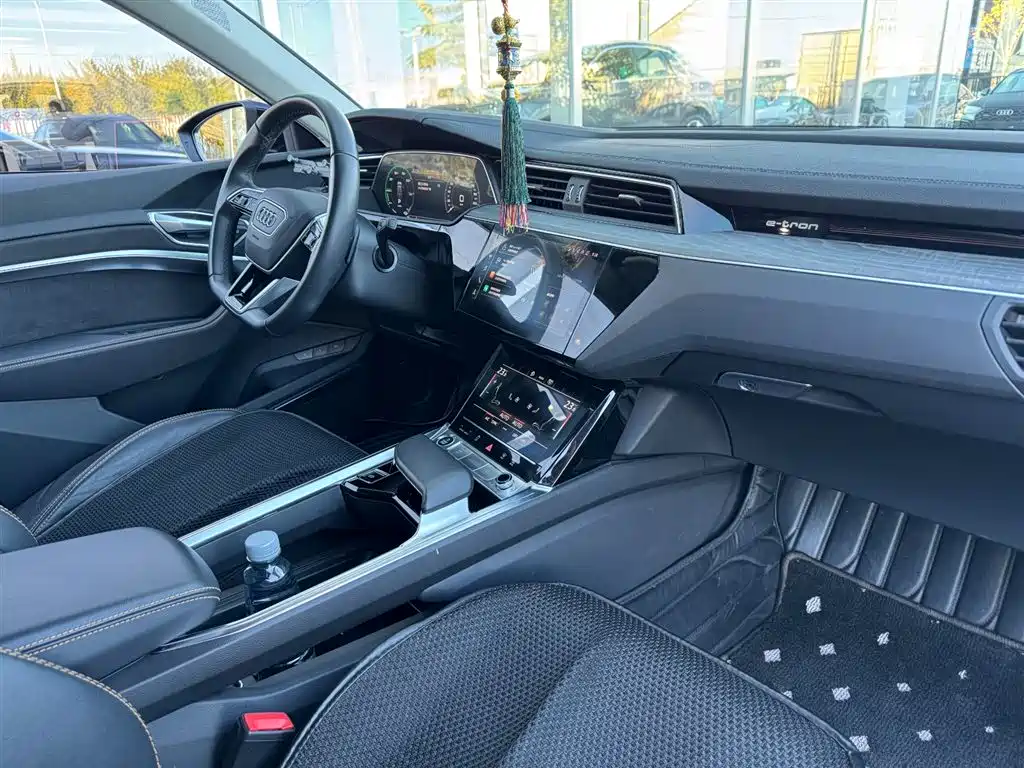 Audi e-tron 2021 model 50 quattro premium selection