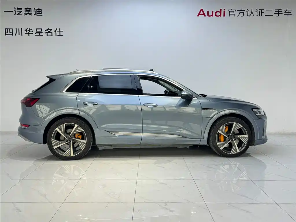 Audi e-tron 2021 model 50 quattro exclusive type