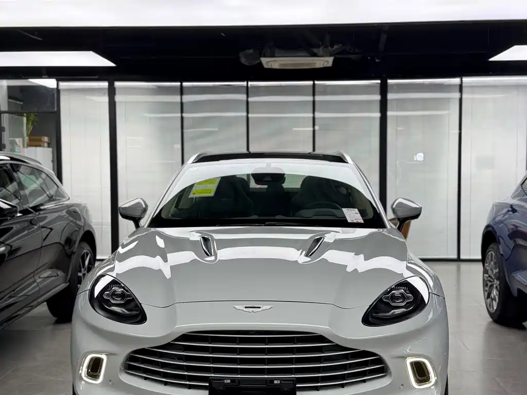 Aston Martin DBX 2024 4.0T V8