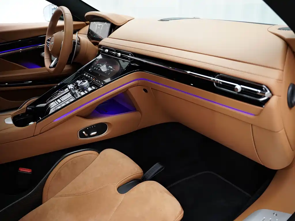 Aston Martin DB12 2025 4.0 T V8 Coupe