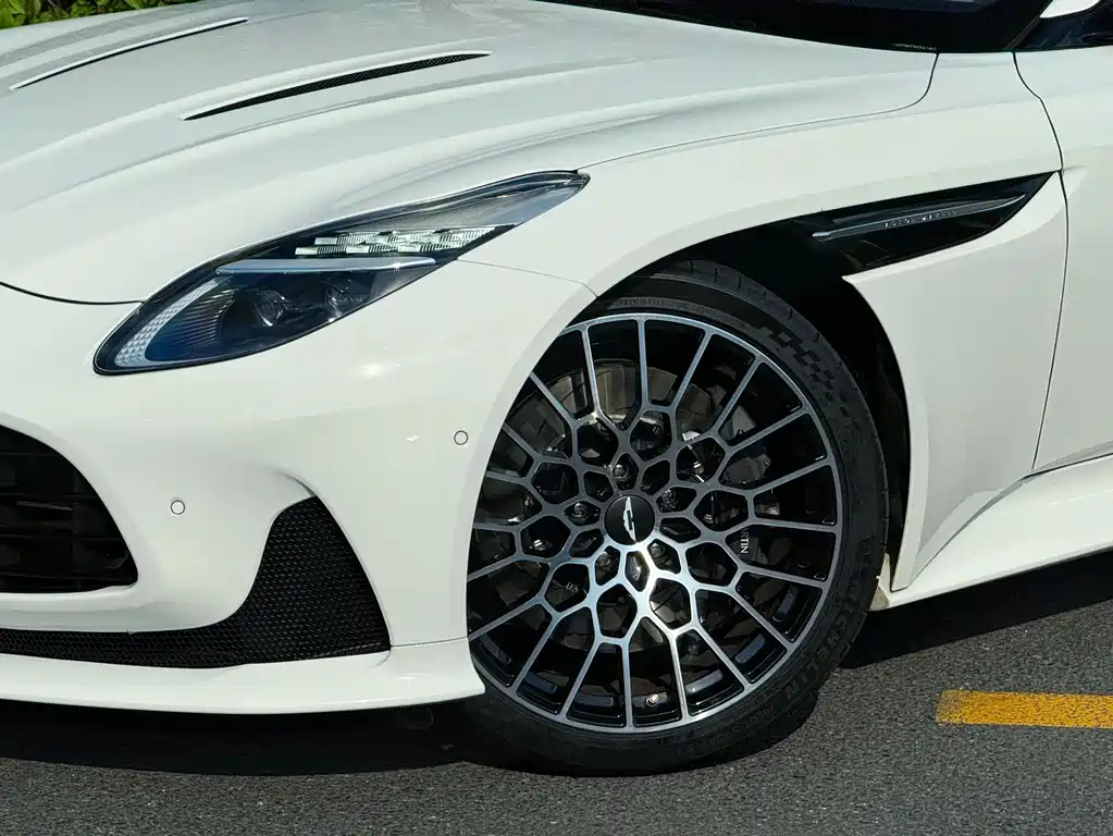 Aston Martin DB12 2023 4.0 T V8 Coupe