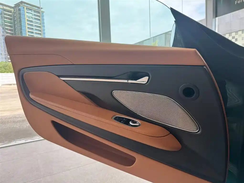 Aston Martin DB12 2023 4.0 T V8 Coupe