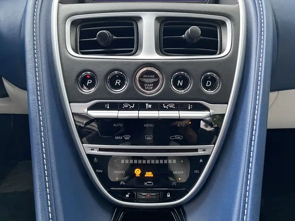 Aston Martin DB11 2020 4.0 T V8 Coupe