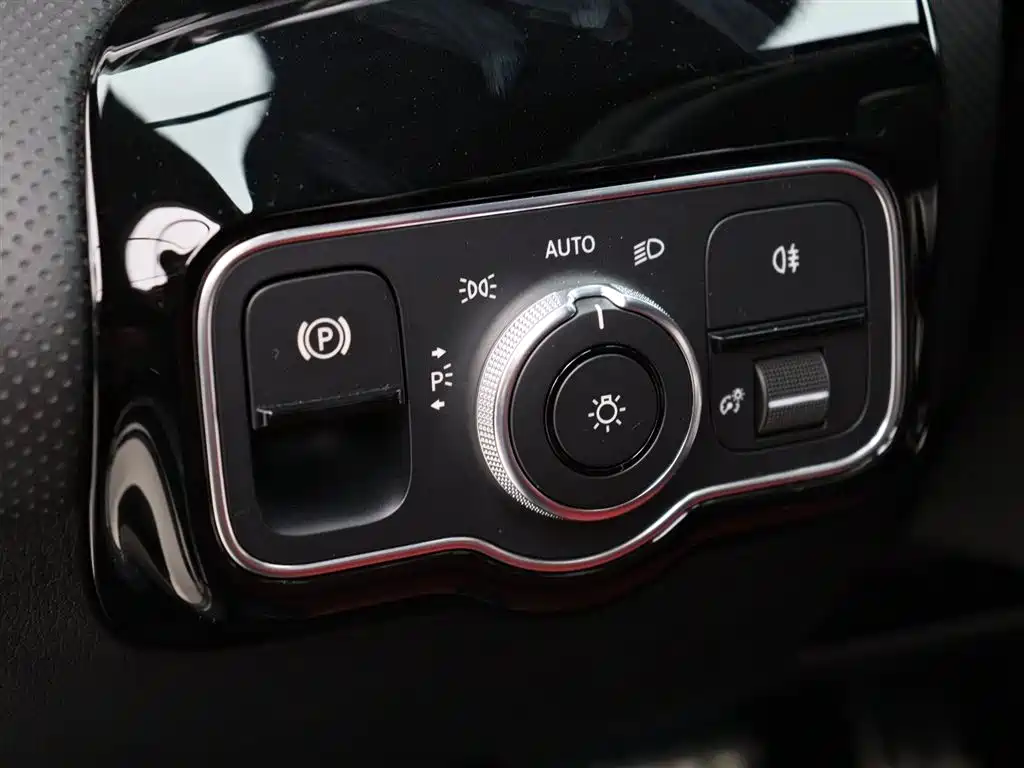 Mercedes-Benz A-class AMG 2020 AMG A 35 L 4MATIC