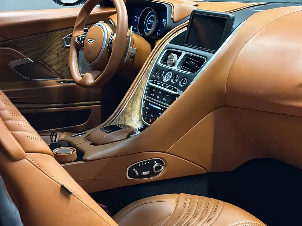 Aston Martin DB11 2019 4.0 T V8 Coupe