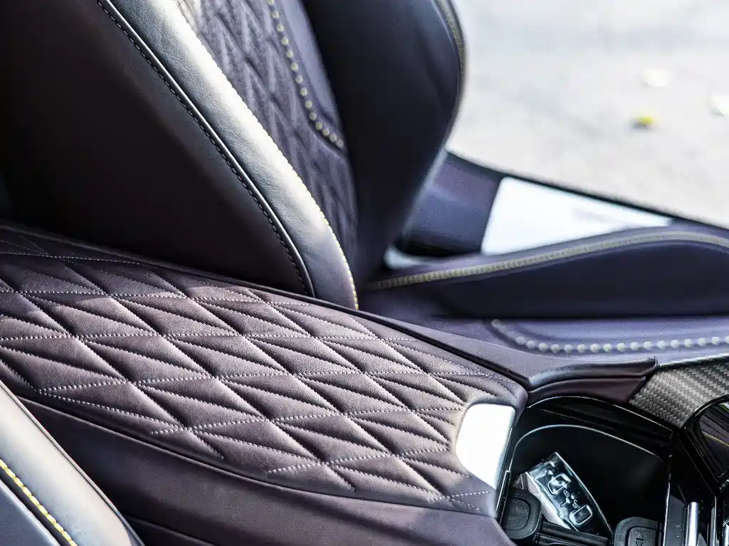 Aston Martin DB12 2023 4.0 T V8 Coupe