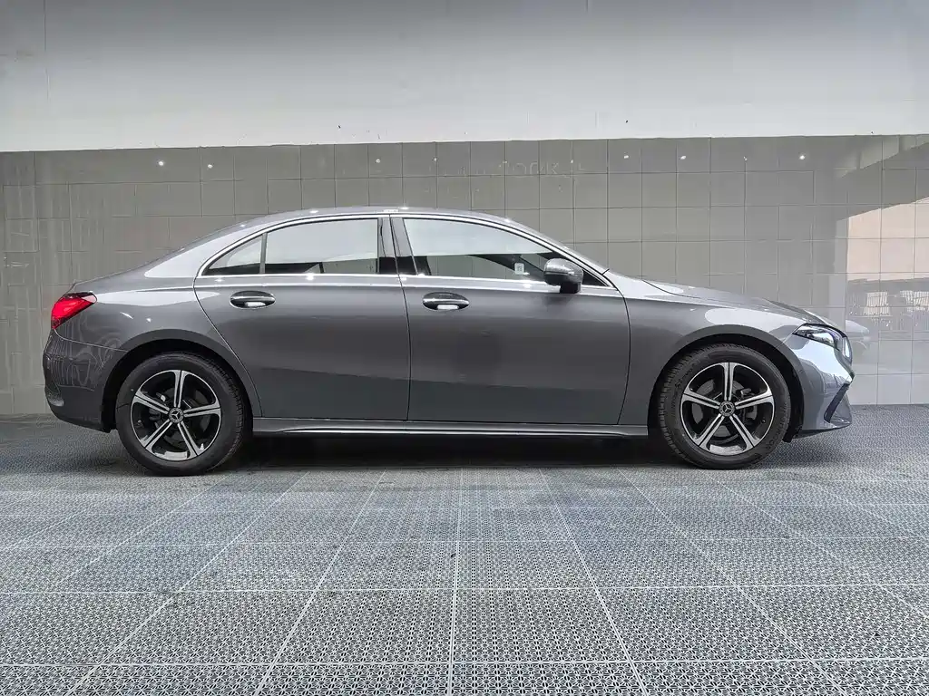 Mercedes-Benz A-class 2025 A 200 L fashion type