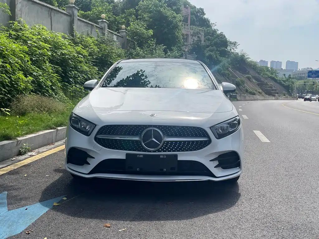 Mercedes-Benz A-class 2020 facelift A 200 L sports sedan fashion type
