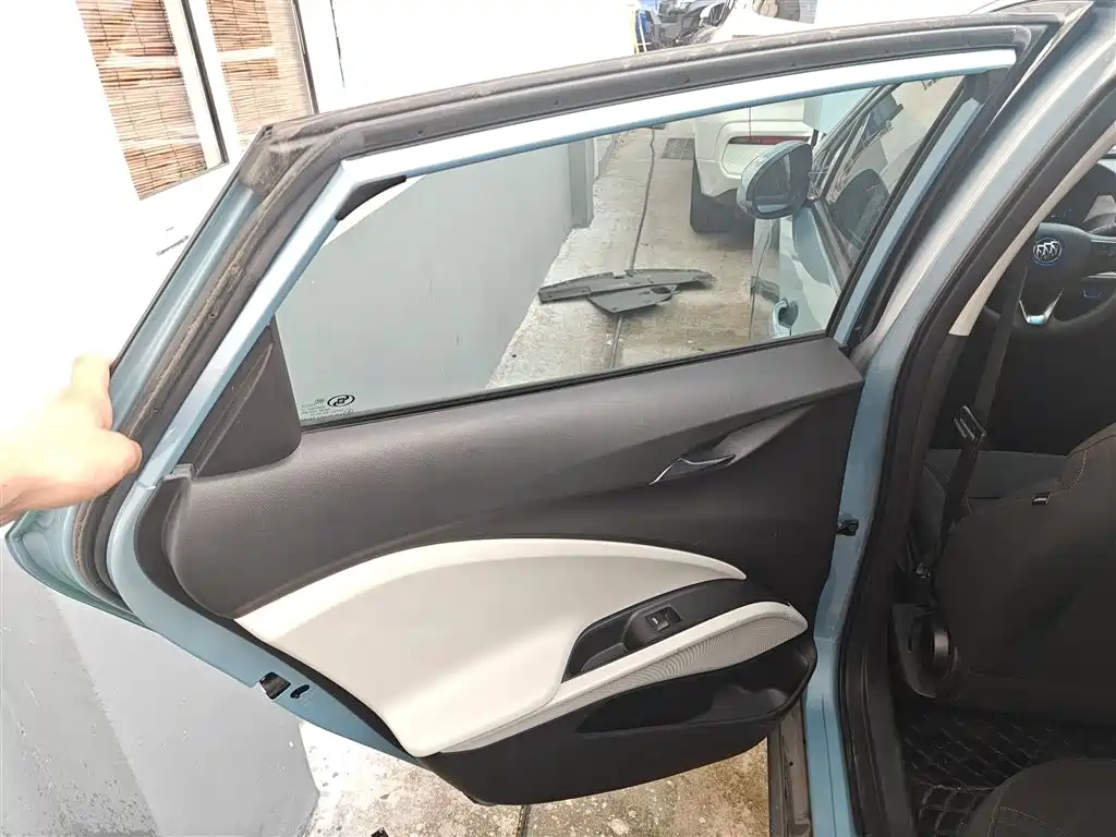 Micro Blue 6 2020 plug-in hybrid connected fashion type