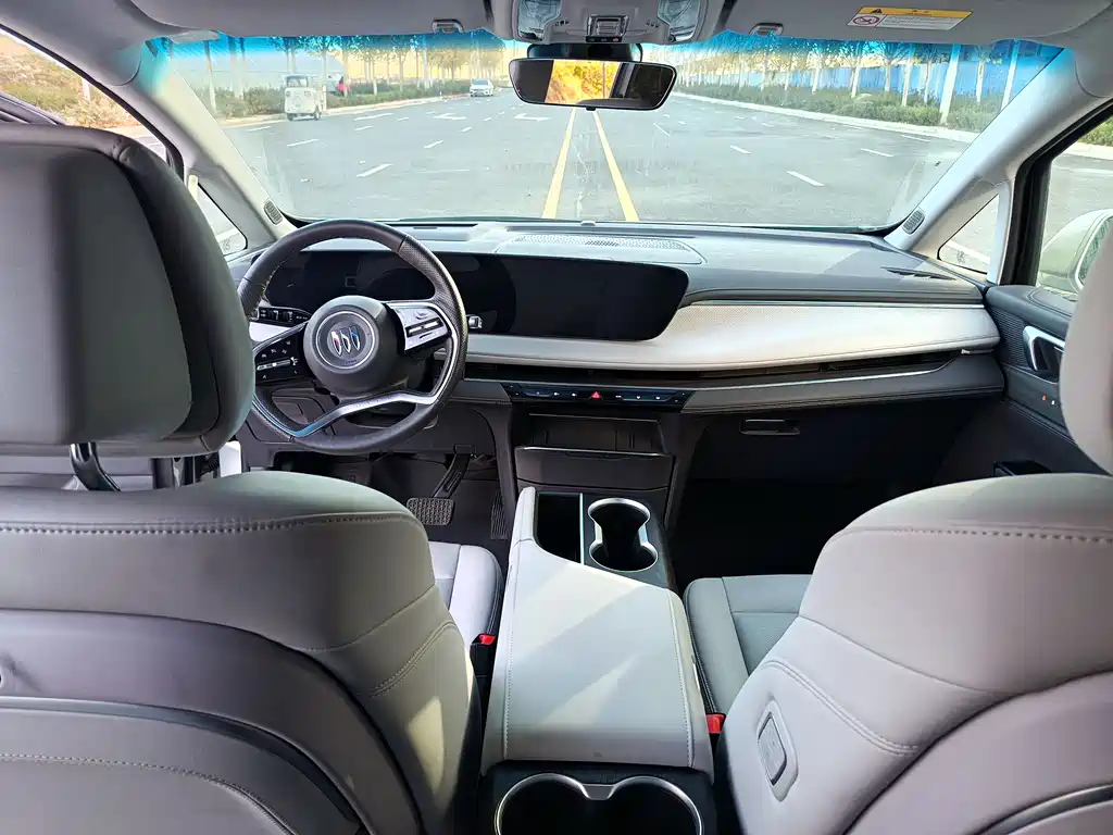 Buick GL8 2025 Lu Zun Exclusive Edition