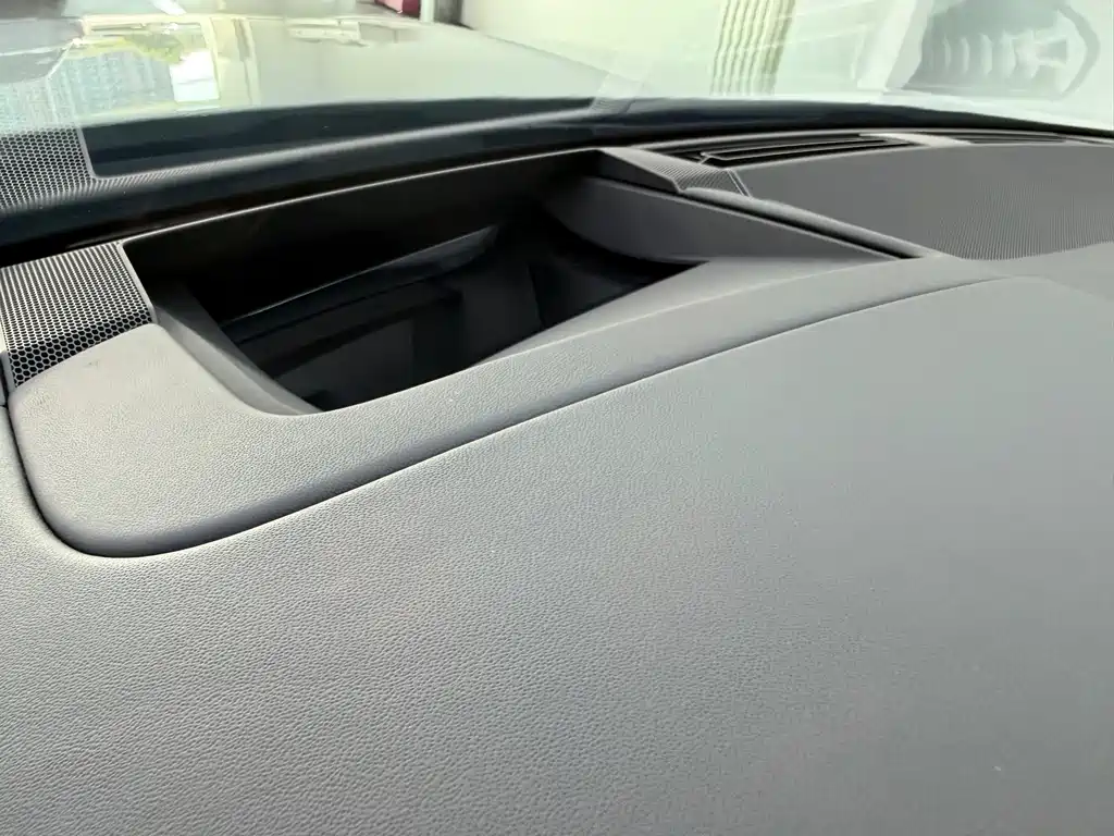 Continental plug-in hybrid 2025 GT Mulliner edition