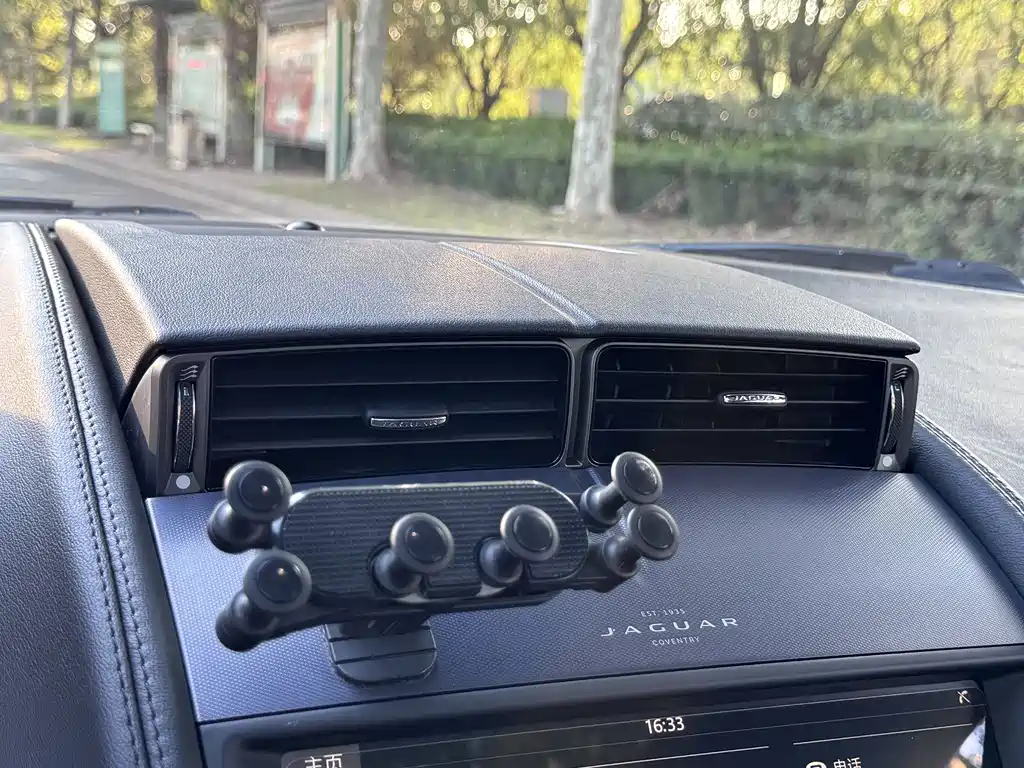 Jaguar F-TYPE 2021 P300 rear drive hardtop version