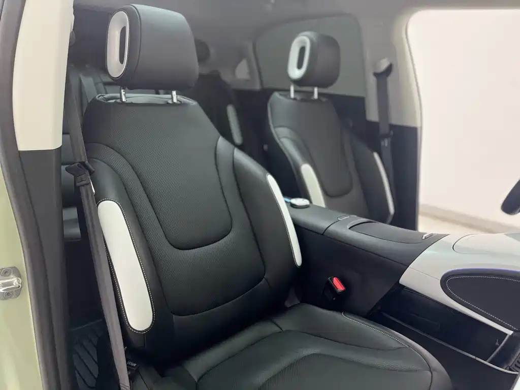 Фото машины 33