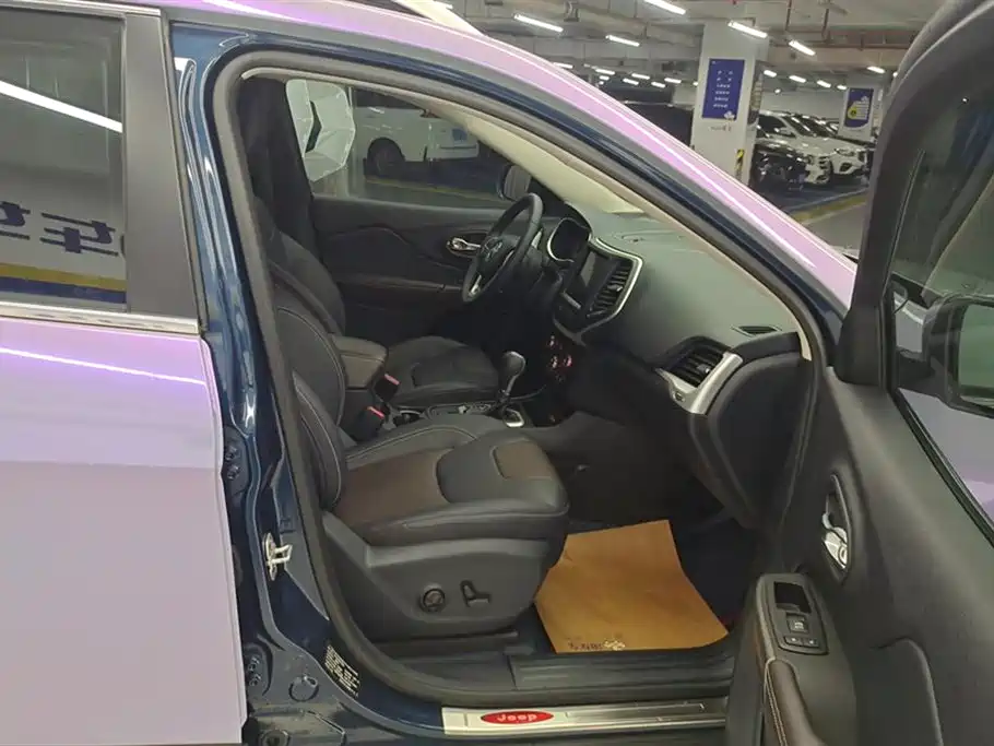 Free Light 2020 2.0L two-wheel drive classic sports version