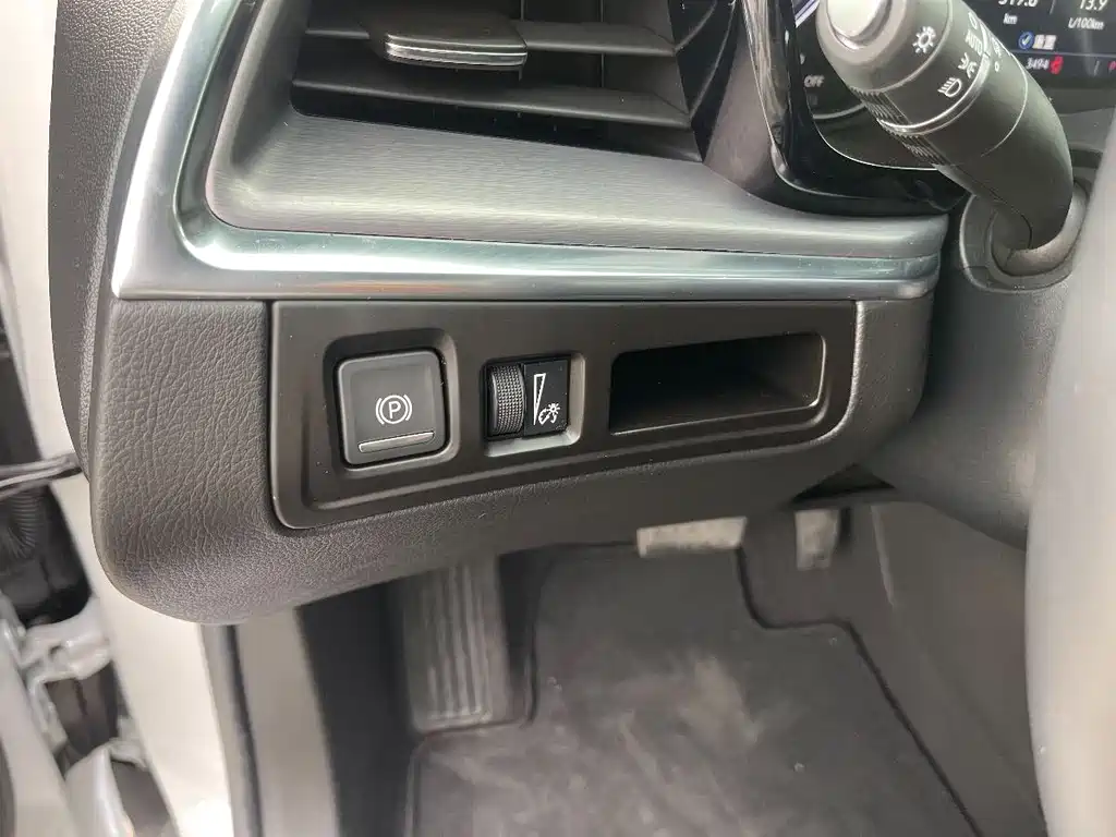 Cadillac XT5 2021 28T technical type