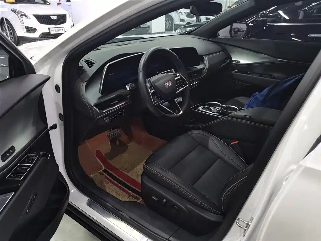 Cadillac GT4 2023 25T Luxury