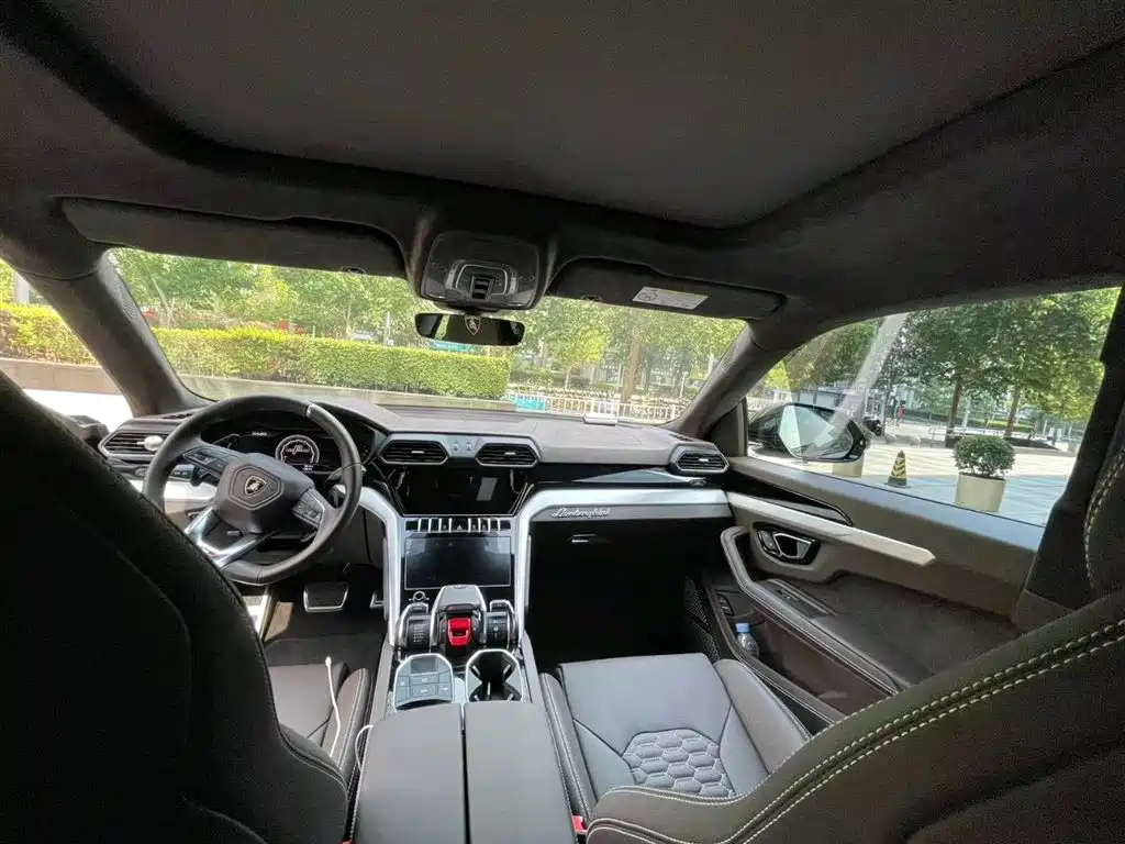 Urus 2021 model 4.0 T V8