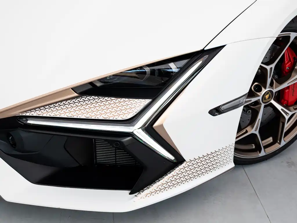 Revuelto 2023 6.5L PHEV Standard Edition