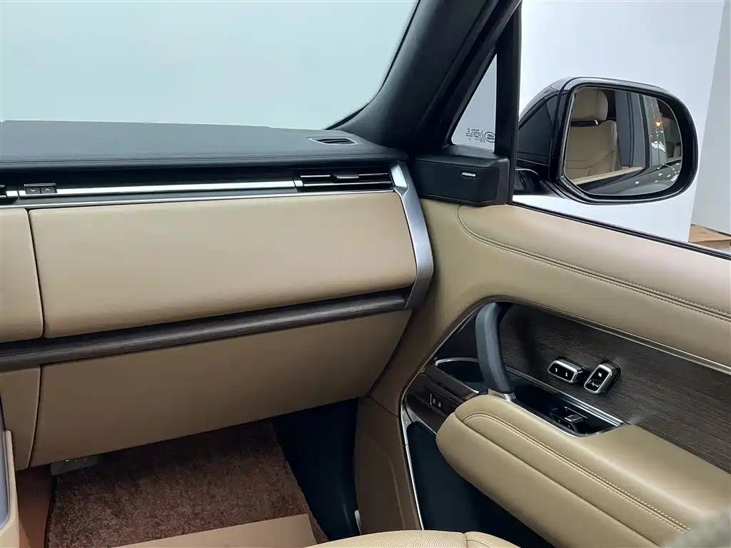 Range Rover 2023 model 3.0 L6 400PS Shengshi Extended Version