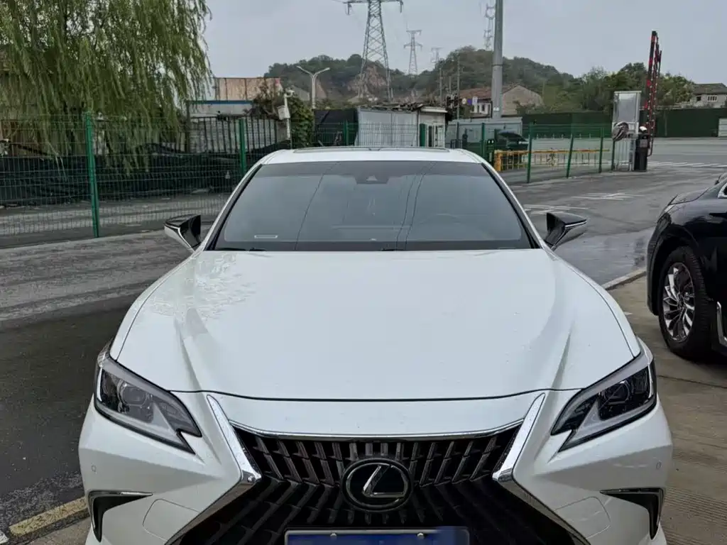 Lexus ES 2023 Model 200 Excellent Edition