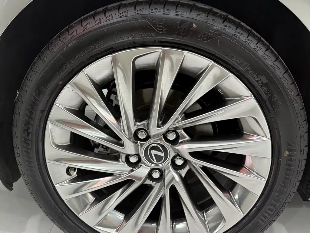 Lexus ES 2022 300h Executive Edition