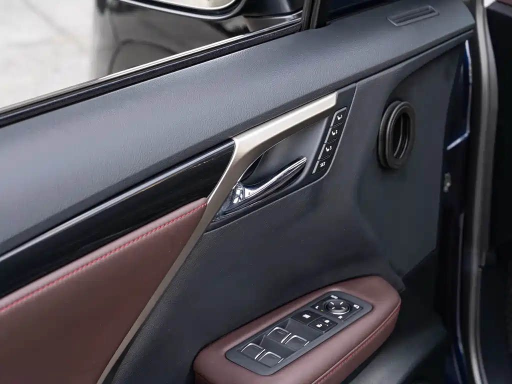 Lexus RX 2020 facelift 300 four-wheel drive elegant version