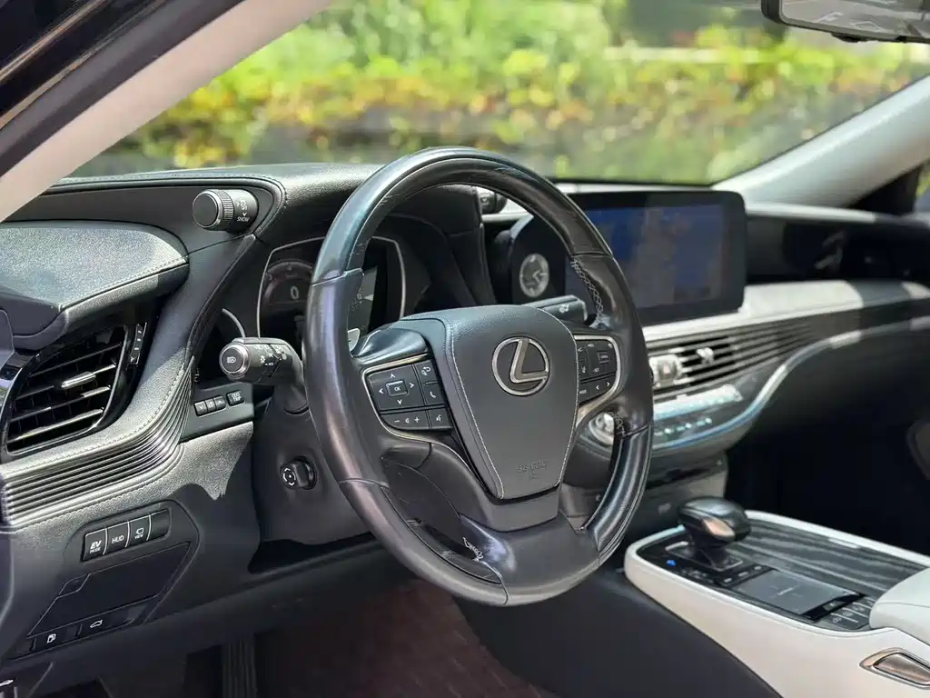 Lexus LS 2021 500h Executive Edition