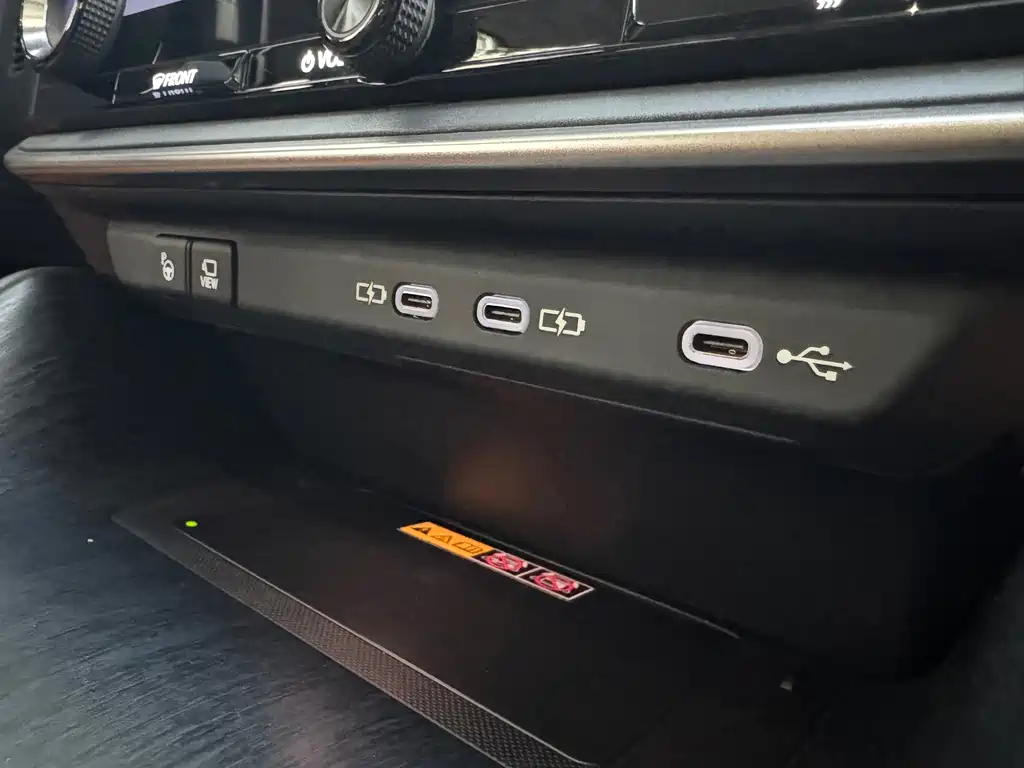 Lexus RZ 2023 450e four-wheel drive vertical collar version