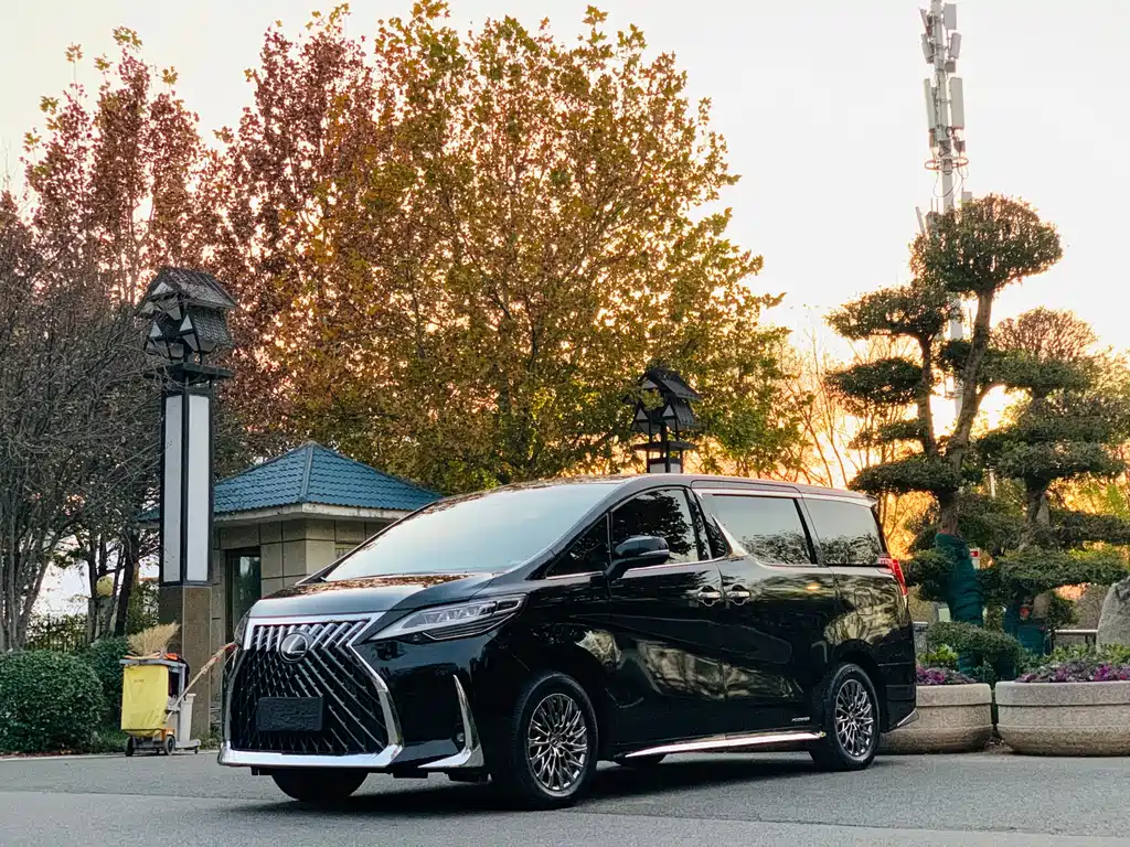 Lexus LM 2020 300h seven-seater Junya edition