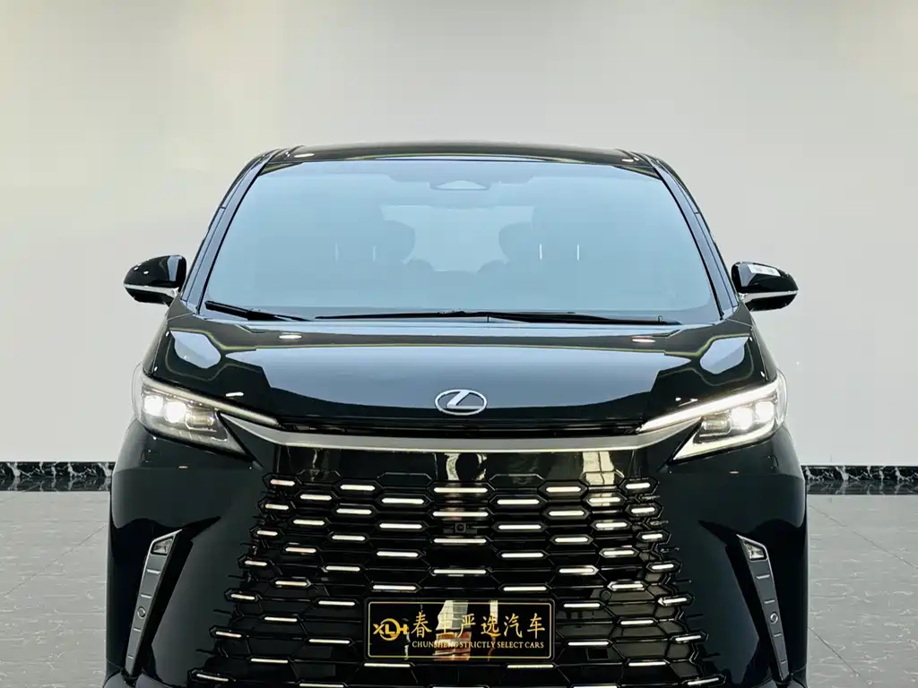 Lexus LM 2023 500h six-seater Premium edition