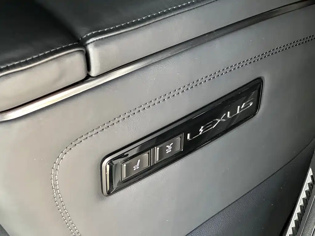 Lexus LM 2023 350h seven-seater Junya edition