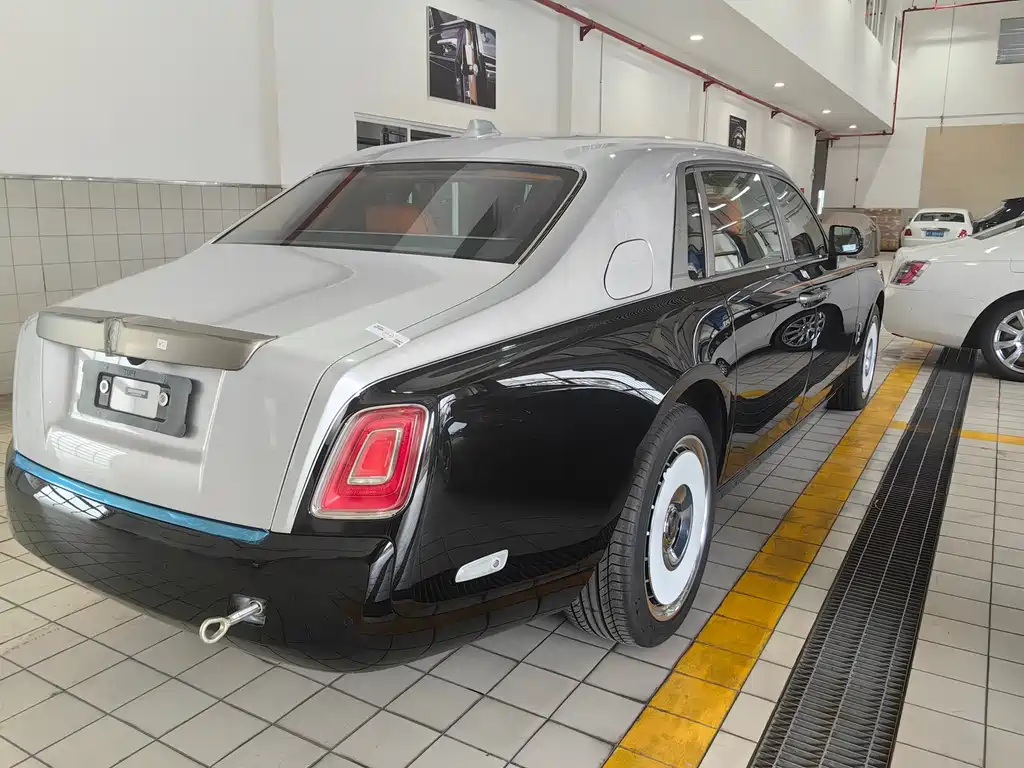 Phantom 2024 Long Wheelbase Version Series II