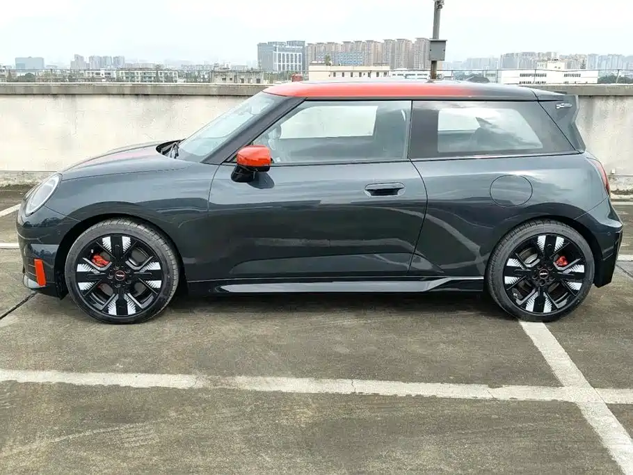 ELECTRIC MINI JCW 2025 JOHN COOPER WORKS