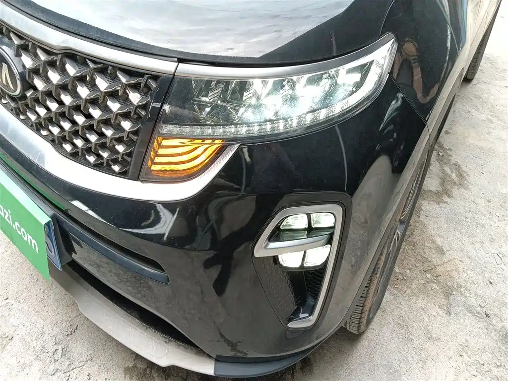 Kia KX5 2019 2.0L automatic two-wheel drive fashion version