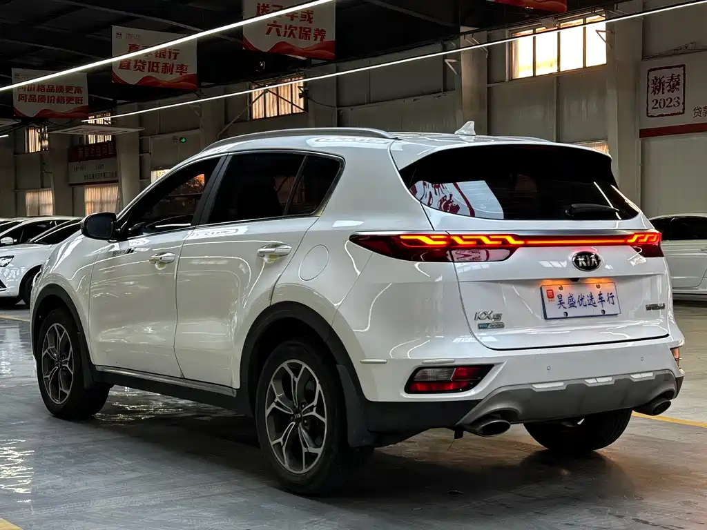 Kia KX5 2019 2.0L automatic two-wheel drive fashion version