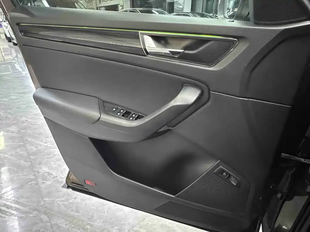 Kodiak 2019 model ZI380 7-seater four-wheel drive ultimate edition Country V