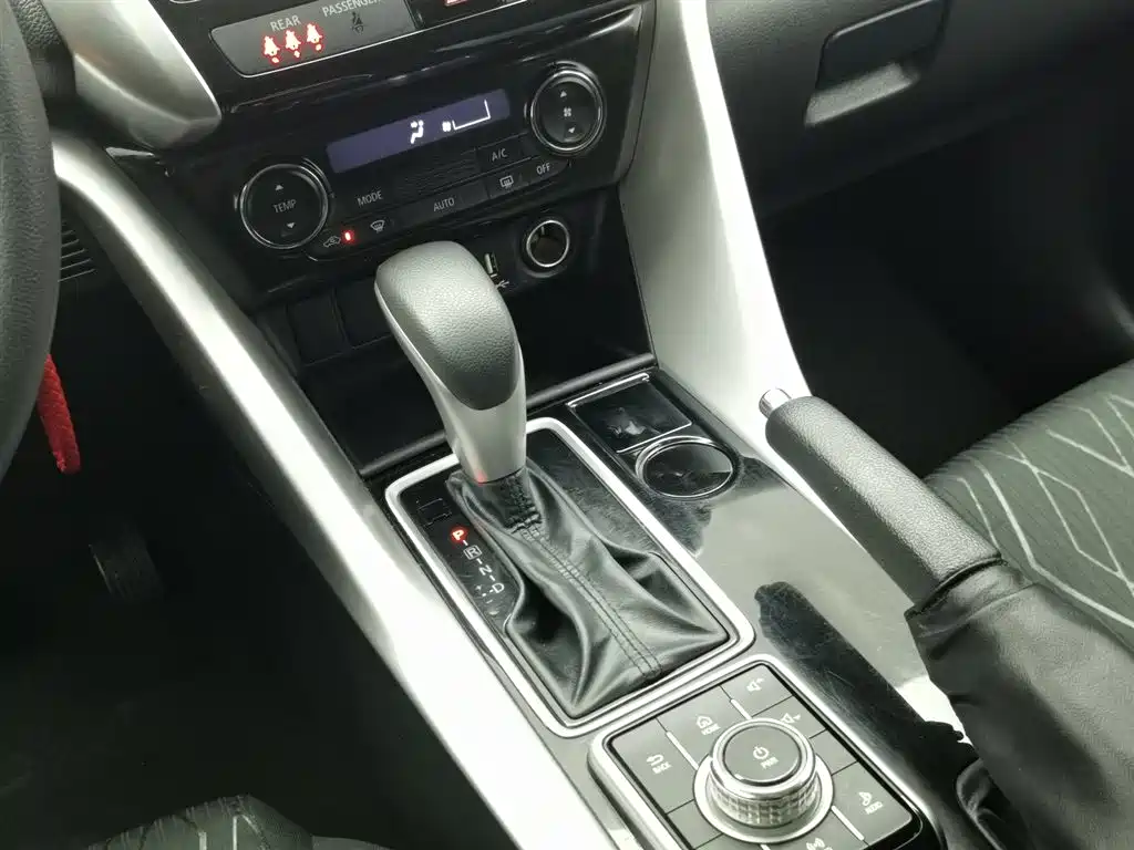 Yige 2022 1.5T CVT two-wheel drive Fearless version