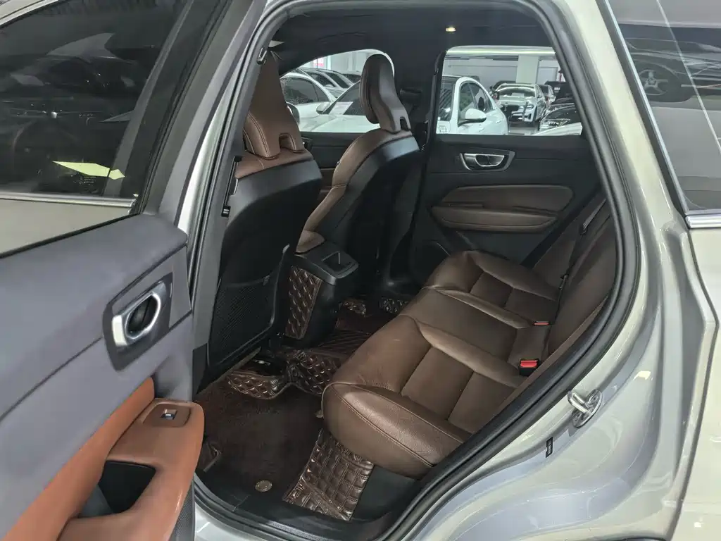 Volvo XC60 2024 B5 four-wheel drive Zhiyuan Deluxe Edition