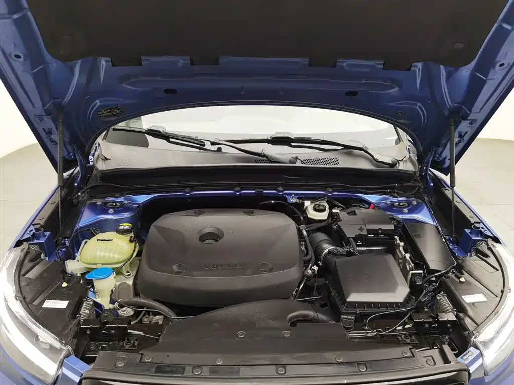 Volvo XC40 2020 T4 four-wheel drive Zhiyuan Sports Edition