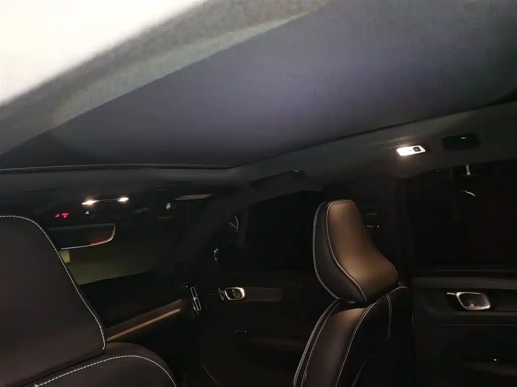 Volvo XC40 2021 T5 four-wheel drive Zhiya Sports Edition