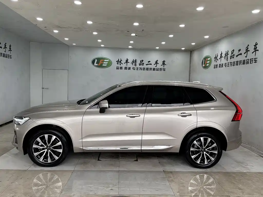 Volvo XC60 2025 B5 four-wheel drive Zhiyuan Deluxe Edition