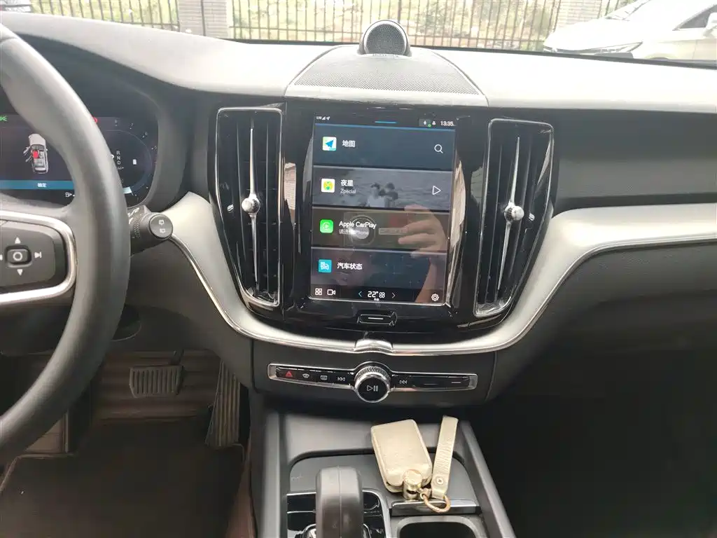 Volvo XC60 2022 B5 four-wheel drive Zhiyi Deluxe Edition