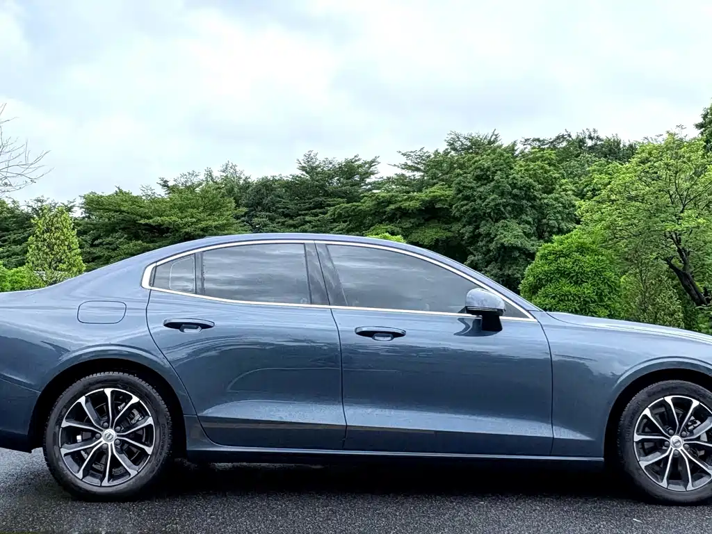 Volvo S60 2022 B4 Zhiyi Deluxe Edition