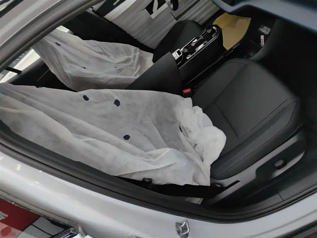 Volvo EX30 2025 rear drive long battery life Version Ultra