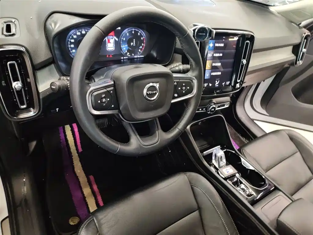 Volvo XC40 2022 T4 four-wheel drive Zhiyuan Deluxe Edition