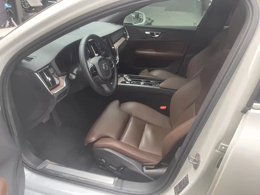 Volvo S60 2023 B4 Zhiyuan Deluxe Edition